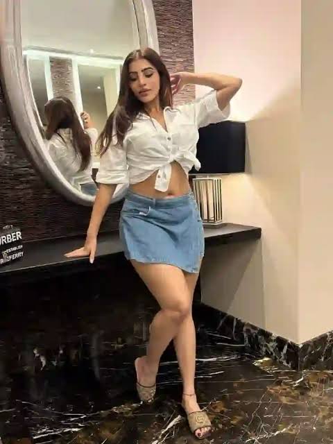 CALL GIRLS IN DELHI Rohini Sector 16 ꧁❤[☎️+91 70421 VIP 104524 ❤꧂ ...