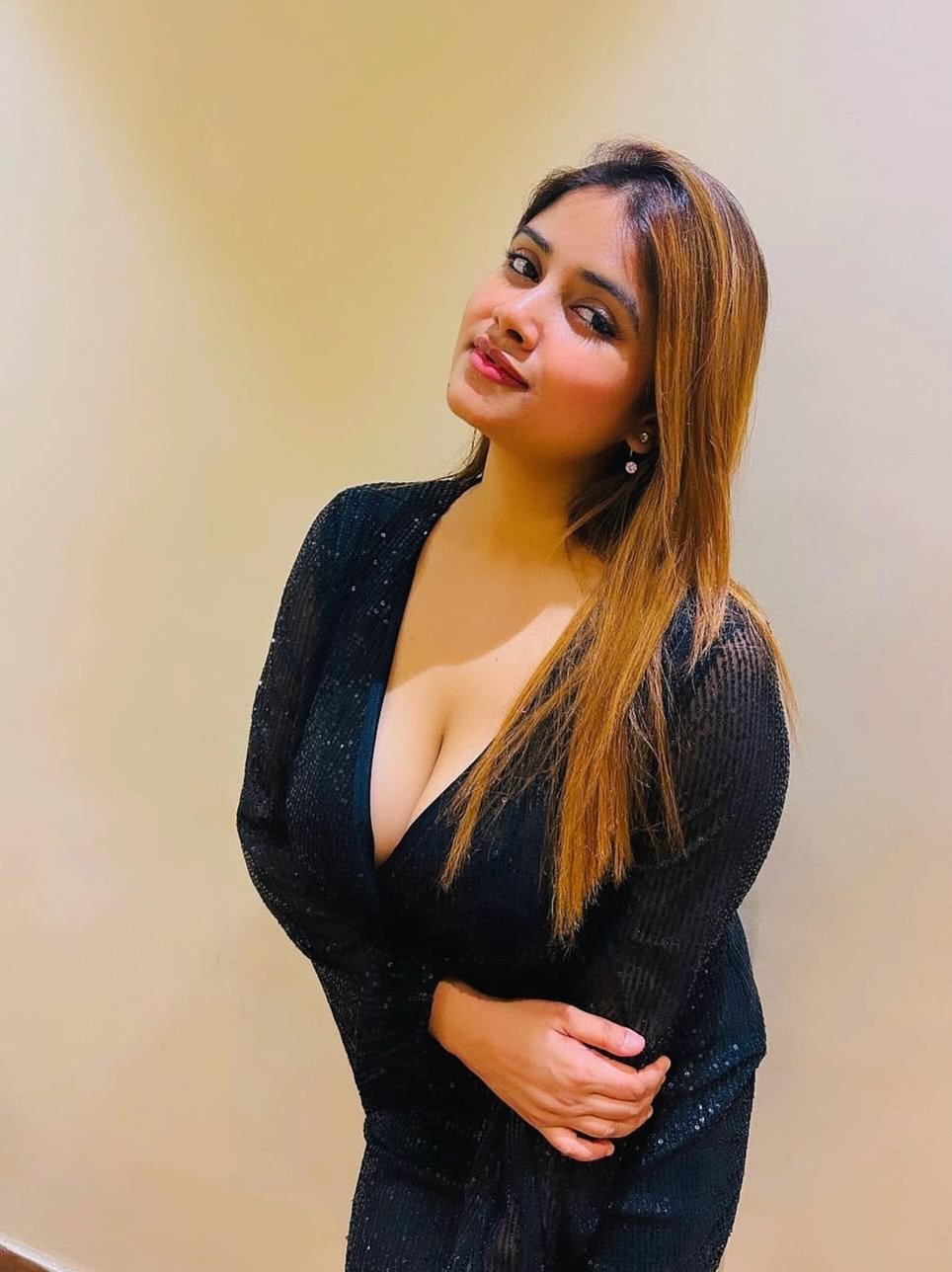 Call Girls In Noida 7291060578 Gaur City Mall High class luxury