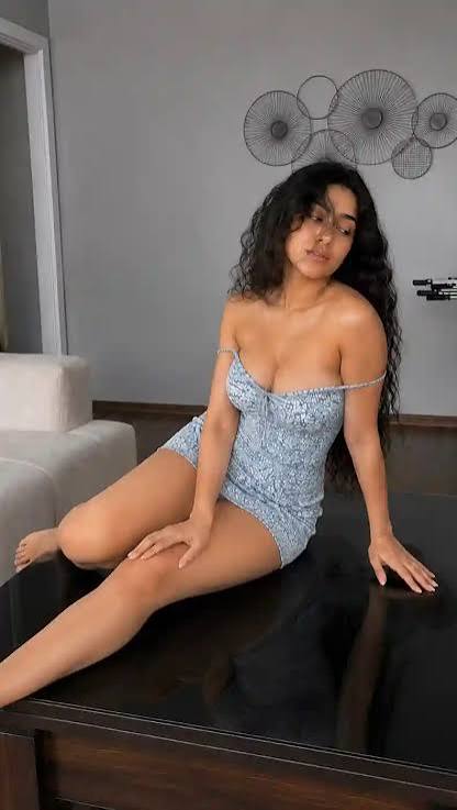 YoNg EscORt Service 🍁Defence Colony（ ͜.人 ͜.）DELHI  Call Girls 24x7 📞+91√70421🤖04524